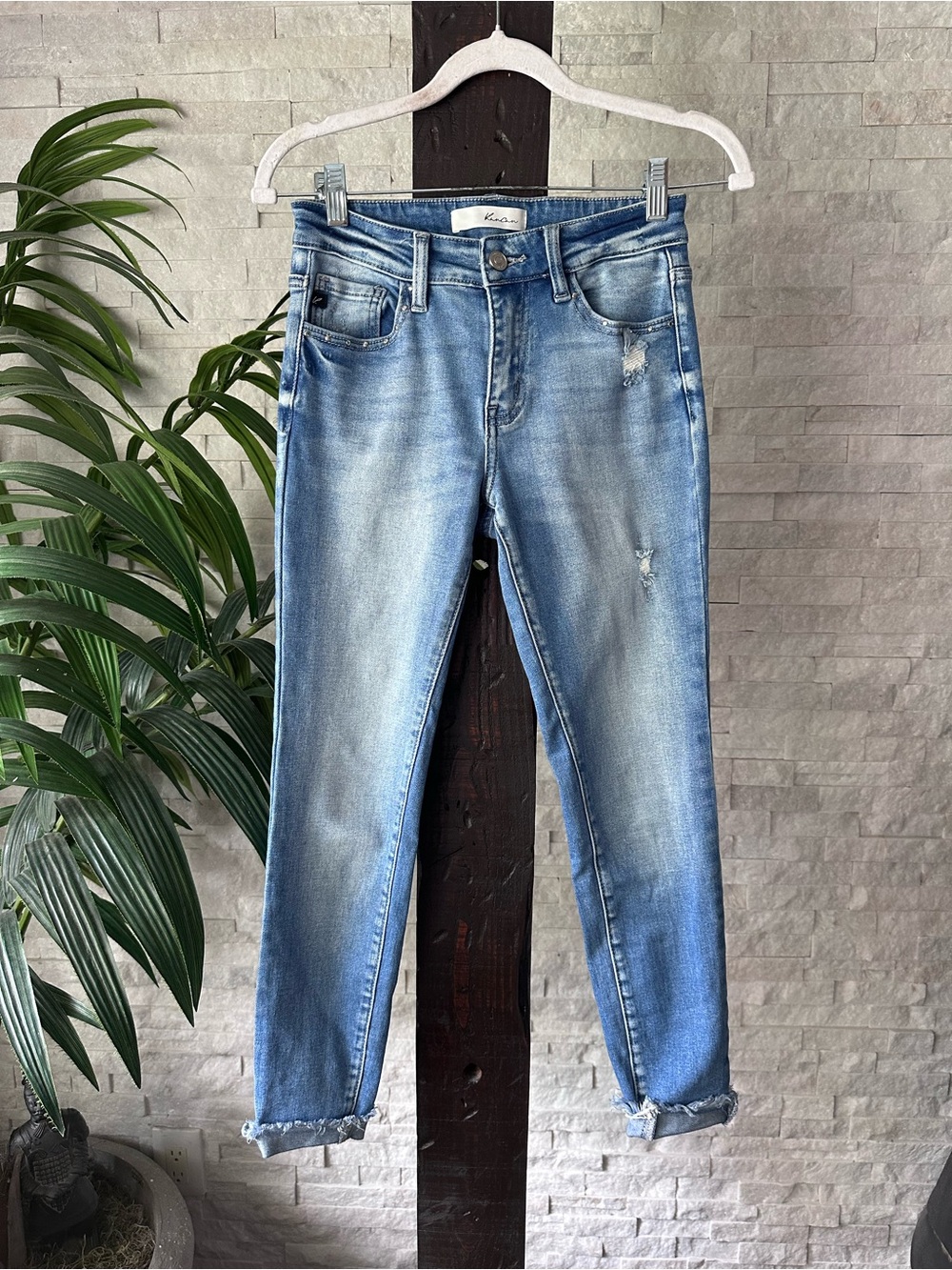 KANCAN Light Wash Distressed Pocked Stuffed Women’s Skinny Jeans Size 25